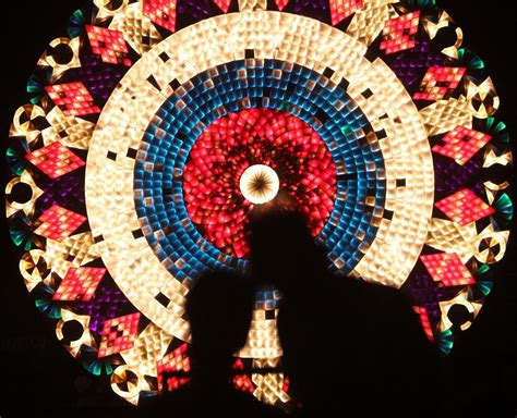 Ligligan Parul: Pampanga holds giant Christmas .